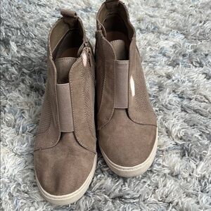 Women's Taupe Slip-on wedges